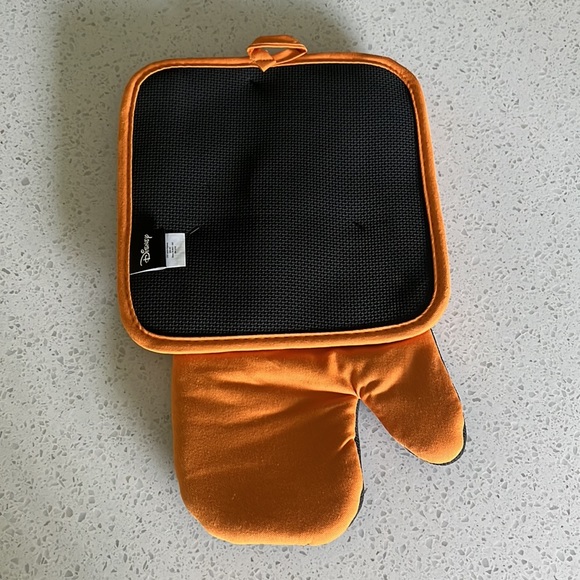 Disney Mickey Mouse Halloween Oven Mitt and Pot Holder Set - Picture 4 of 6